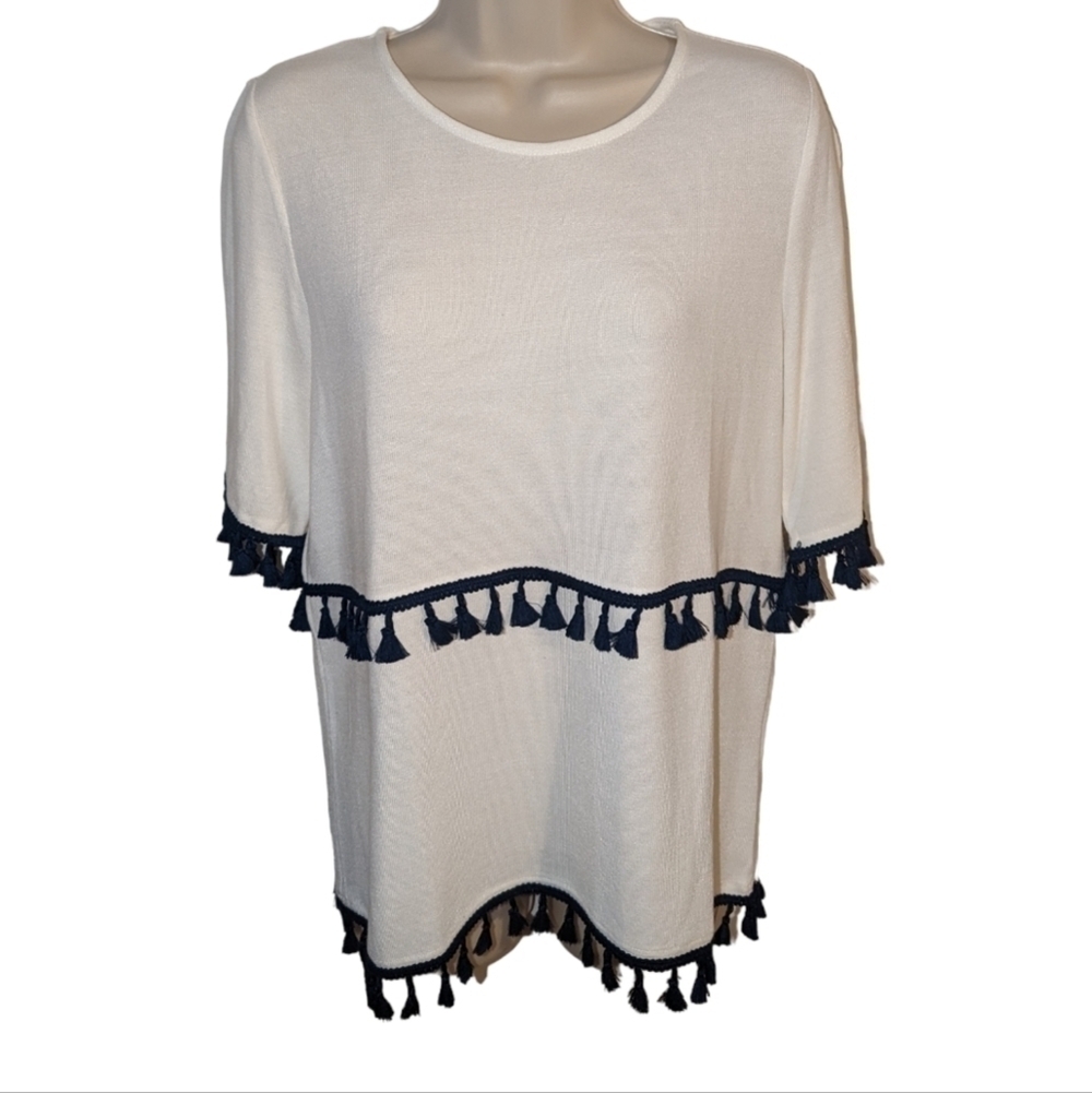 Amaryllis Tasseled Lightweight Knit Top Sz S